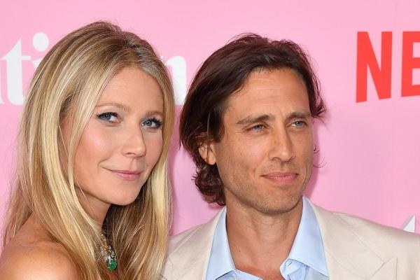 Bahagia dengan Suaminya Brad Falchuk, Gwyneth Paltrow tak Tertarik Hubungan Poliamori