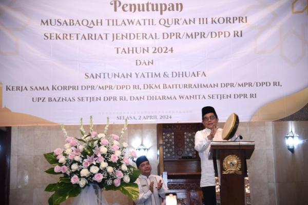 Hari ini kita melakukan penutupan untuk acara MTQ yang ketiga di lingkungan sekretariat jenderal DPR MPR dan DPD dan kita tentu bangga ya karena teman-teman yang apa bisa menjadi apa peserta dan pemenangnya tuh itu cukup merata gitu ya dari banyak lapisan pekerja.