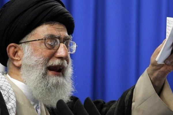 Pemimpin Iran Ayatollah Ali Khamenei akan Balas Serangan Israel yang Tewaskan Dua Jenderalnya
 