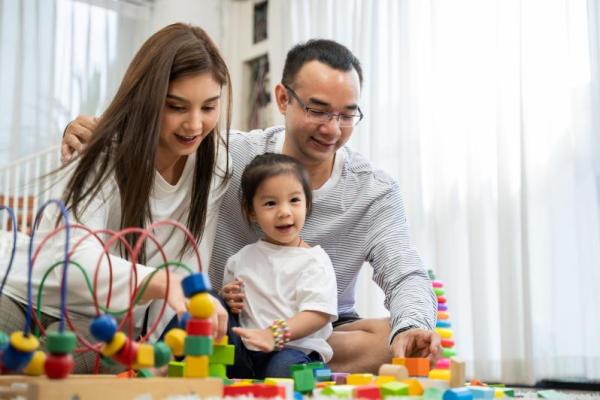 Studi ini menemukan bahwa orang tua dengan pendidikan yang lebih tinggi memiliki kesadaran yang lebih baik untuk menstimulasi anak dengan membacakan buku.