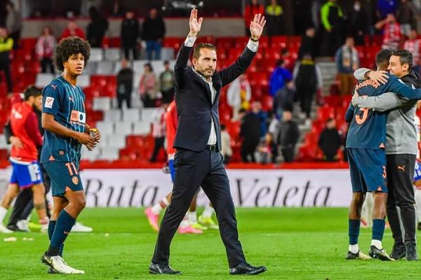 Pelatih Lega Valencia Menang Tipis dari Granada