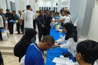 Keluarga Alumni Universitas Pancasila Bagikan Sembako Paket Lebaran