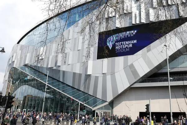 Pria Asing Tewas Dekat Stadion jelang Spurs vs Forest