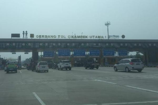 Sebanyak 27.252 kendaraan keluar Jakarta melalui Gerbang Tol (GT) Cikupa Utama