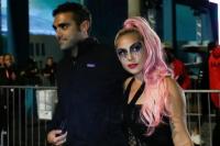 Digosipkan Putus dengan Michael Polansky, Lady Gaga Terlihat Pakai Cincin di Jari Manisnya