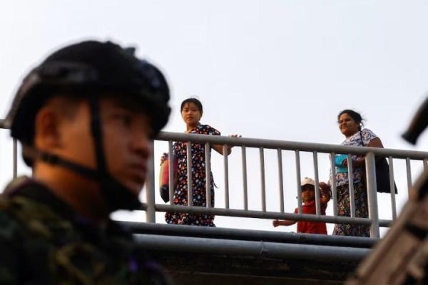 Eksodus ke Thailand Berlanjut setelah Jatuhnya Kota Perbatasan Utama Myanmar