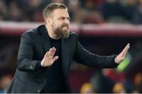 De Rossi Dipastikan Masih Latih Roma Musim Depan