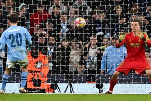 Courtois atau Lunin? Ini Bocoran Kiper Madrid di Final UCL