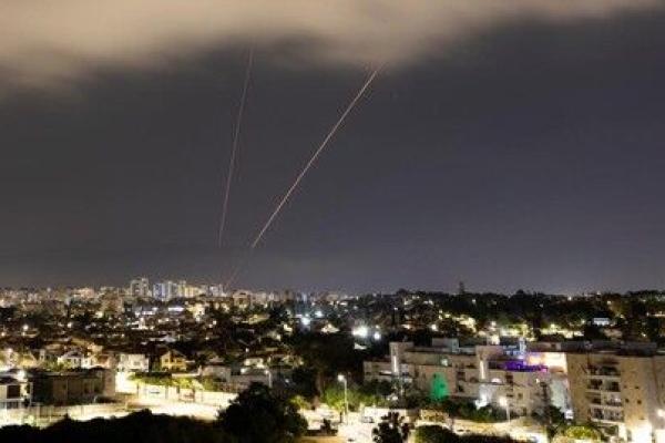 Israel Lakukan Serangan Balasan, 3 Ledakan Terjadi Dekat Pangkalan AU Iran