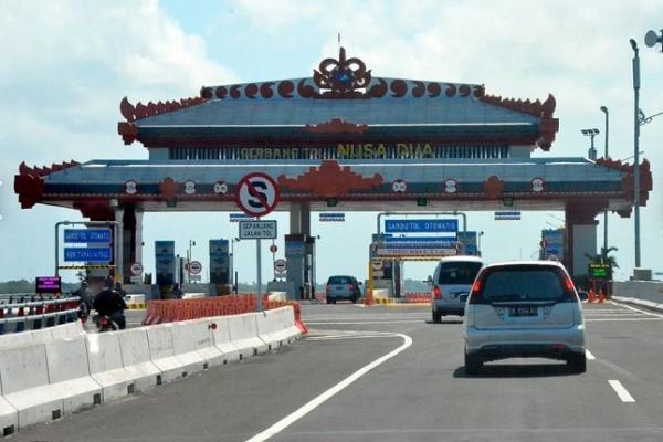 Terkait peningkatan pelayanan, di ruas tol yang berdiri di atas air itu sudah terpasang 88 kamera CCTV yang dipantau selama 24 jam