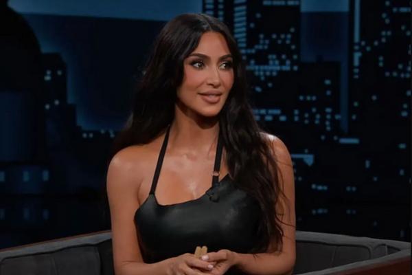 Sempat Dikecam tak Peka, Kim Kardashian Sumbang Underwear SKIMS untuk Korban Kebakaran