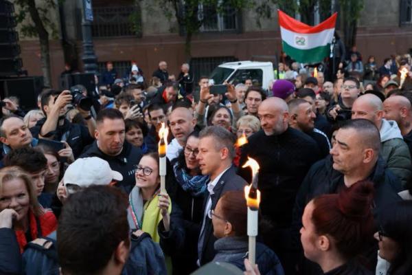 Ribuan Orang di Budapest Berunjuk Rasa Menuntut Reformasi Perlindungan Anak