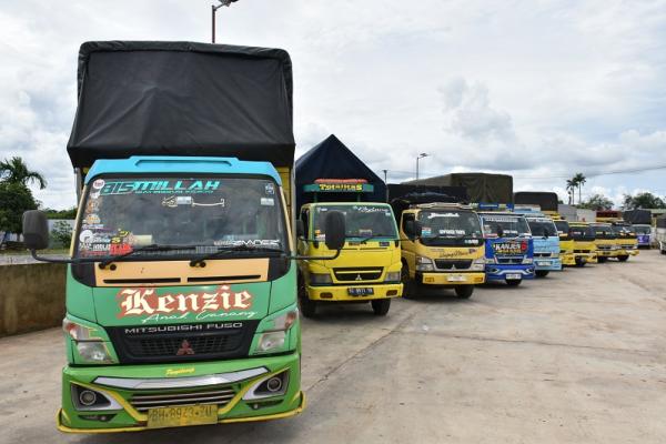 Mitsubishi Fuso juga menghadirkan Fuso Canter FE SHDX dan Fuso Canter FE 74 yang bisa di observasi langsung oleh peserta