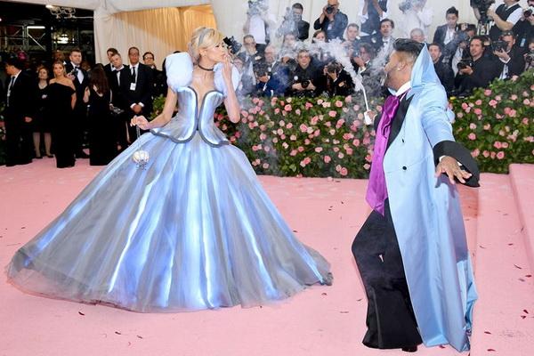 Selalu Spektakuler, Zendaya Masih Bingung Pakai Gaun Apa di Met Gala 2024