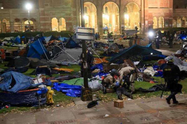 Lokasi Protes pro-Palestina di UCLA Diserbu dan Dibubarkan Polisi