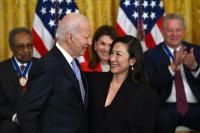 Presiden Joe Biden Beri Penghargaan Bergengsi untuk Michelle Yeoh