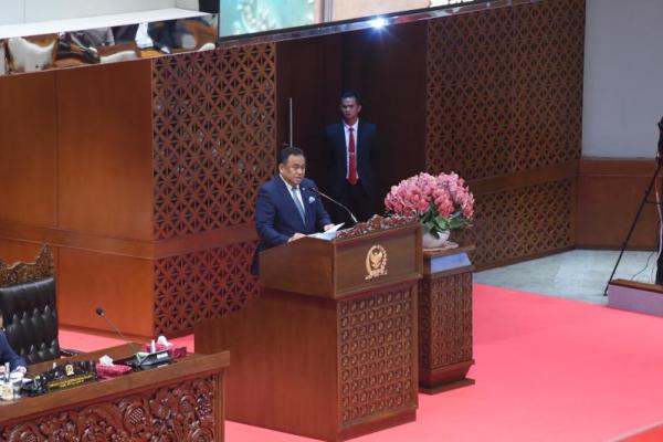 Mekanismenya bisa rumit dan memberi pekerjaan tambahan kepada pelaku industri dalam negeri, sementara barang impor jalan terus masuk ke pasar dalam negeri.