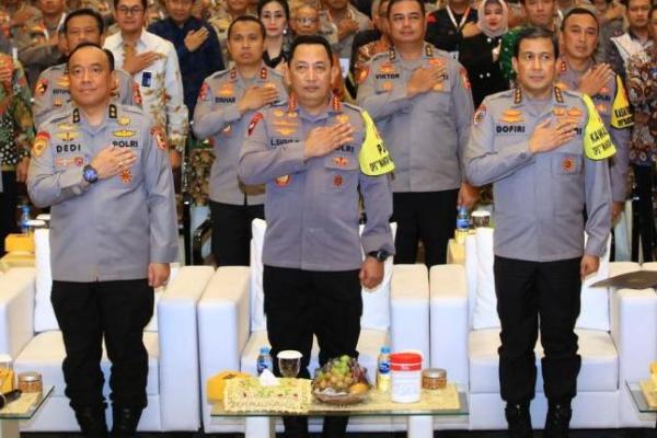 Kapolri Beri Penghargaan Casis Korban Begal Hingga Jari Putus Tetap Lanjutkan Masuk Bintara Polri