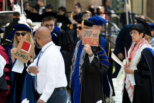 Lulusan Yale pro-Palestina Gelar Aksi Mogok saat Wisuda