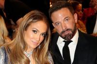 Gosip Perpisahan, Jennifer Lopez Singgung Cincin Berlian Besar dari Ben Affleck
