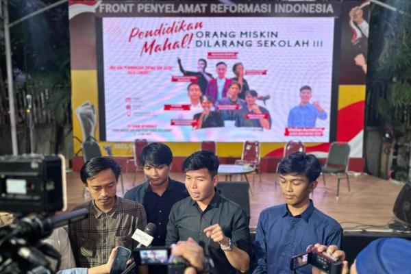 Gelombang kritikan kebijakan pemerintah menaikan Uang Kuliah Tunggal terus bermunculan dari kalangan mahasiswa di Indonesia. Kritikan juga datang dari mahasiswa berbagai kampus di Jakarta.