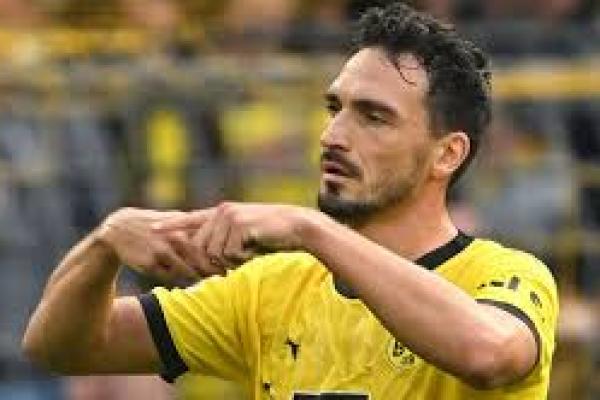 Mats Hummels Dikabarkan Tolak Tawaran MLS dan Arab Saudi 