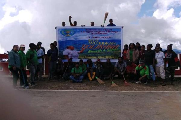 Kadin Lingkungan Hidup Kabupaten Tolikara Elius Enembe yang menginisiasi kegiatan Peringatan Hari Lingkungan Hidup Sedunia