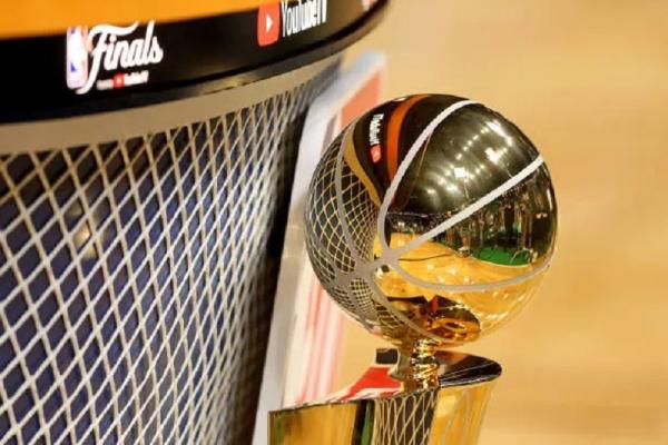 Pemain berusia 27 tahun itu menyabet penghargaan MVP NBA Finals 2023/2024 setelah tampil impresif sepanjang final