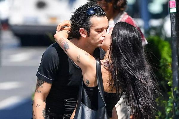 Matty Healy Mantan Taylor Swift Tunangan dengan Model Gabbriette Bechtel