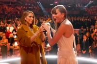 Beri Penghargaan Grammy pada Taylor Swift, Celine Dion Khawatir Penyakitnya Kambuh