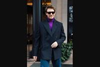 Ungkap Perasaannya Setelah Putus dari Taylor Swift, Joe Alwyn Tampil Gaya di Milan