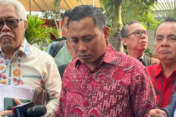 Kusnadi Staf Hasto Kristiyanto Penuhi Panggilan KPK