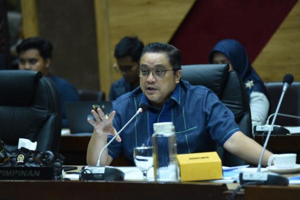 Masukan dari Ketiga narasumber itu bagus sekali, semakin terbuka. Karena biasanya kita bicara tentang pendidikan itu hanya yang ada di Kementerian Pendidikan, seperti tentang kurikulum, bicara tentang beasiswa, sarana dan prasarana. Tapi tadi ketiga narasumber kita menjelaskan bagaimana bahayanya kita jika tidak inves yang namanya human capital.