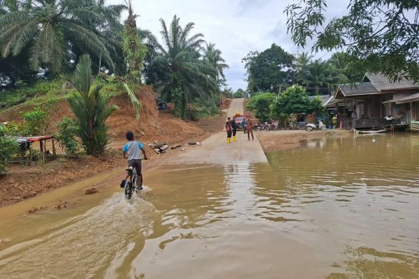 Lebih dari 316 unit rumah dilaporkan tergenang air dengan ketinggian mencapai 50 hingga 150 cm