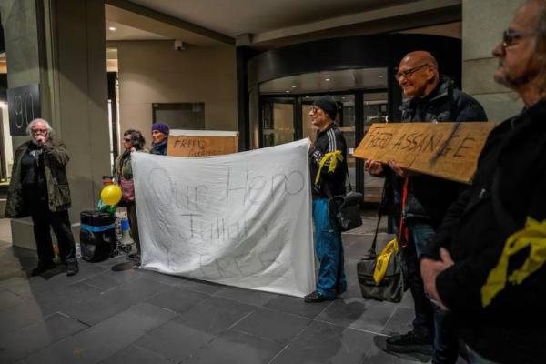 Pendukung HAM Sambut Pembebasan Assange, Sebut Kasusnya Jadi Preseden yang Mengkhawatirkan