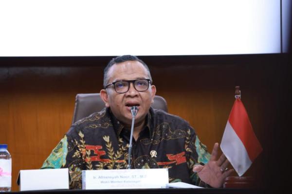 Wamenaker Sambut Baik Perguruan Tinggi Siapkan Lulusannya Bersaing di Dunia Usaha