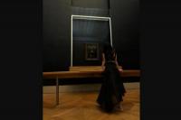 Midnight in Paris! Kendall Jenner dan Bad Bunny Kencan Mewah di Museum Louvre 