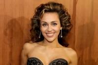 Disebut Plagiat Lagu Bruno Mars, Ini Reaksi Miley Cyrus soal Hit Flowers