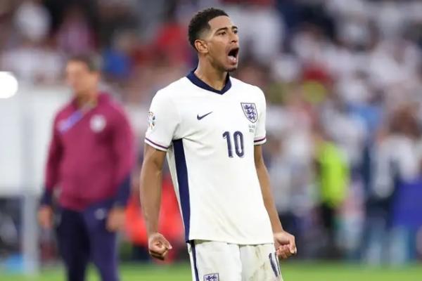 Usai laga, Bellingham menjelaskan perihal dugaan selebrasi cabul yang diarahkan ke bench Slovakia
