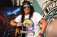 Gitaris Legendaris Slash Akui Tampil di Depan Penonton adalah Kepuasan Terbesarnya