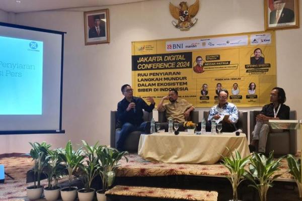 Revisi UU Penyiaran yang tengah ramai diperbincangkan diusulkan agar turut mengatur aturan main/playing field yang sama antara media dengan platform digital lainnya