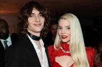 Diam-diam Menikah, Anya Taylor-Joy Ungkap Suaminya Melamar di Bangku Forest Gump