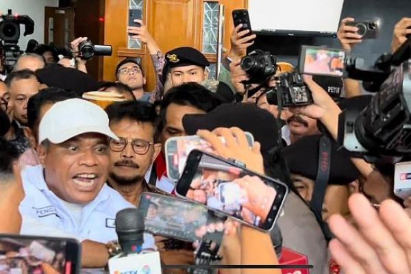 Pendukung SYL Tendang Wartawan Seusai Sidang, Iwakum: Pelanggaran UU Pers