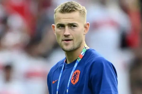 Reuni antara Matthijs de Ligt dan Erik ten Hag di Manchester United (MU) perlu waktu sedikit lama