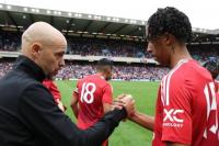 Ten Hag Terkesan dengan Debut Leny Yoro di MU