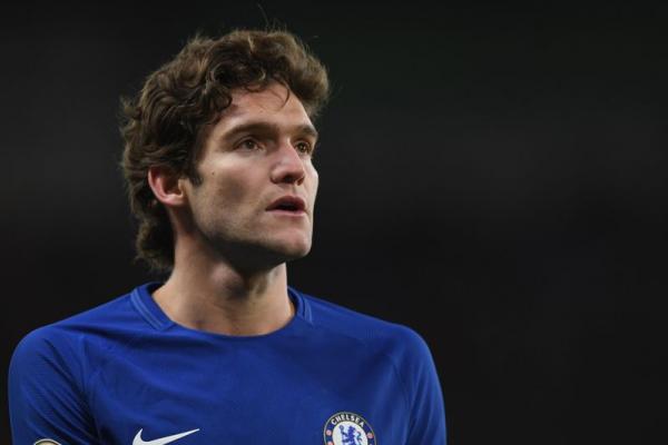 Manchester United sedang berburu bek kiri menjelang musim baru. Salah satu nama yang mengejutkan muncul dalam daftar target ialah Marcos Alonso