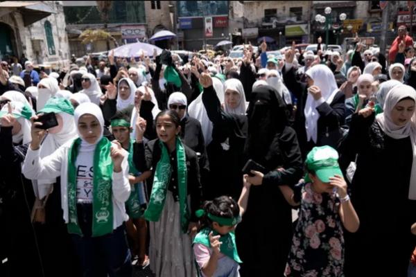 Ismail Haniyeh Dekat dengan Warga, Rakyat Palestina Marah terhadap Pembunuhan Pimpinan Hamas