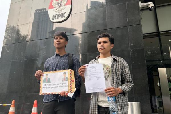 Mereka menyebut ada kejanggalan dalam pengalihan kuota haji oleh Kemenag.