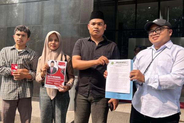 AMALAN Rakyat menyerahkan satu bundel bukti data ke KPK.