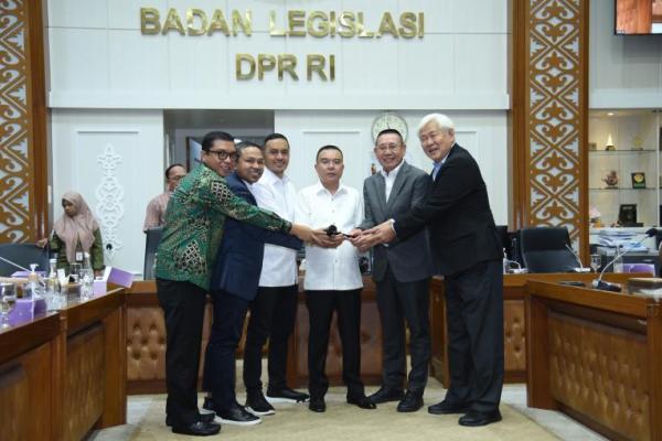 Pimpinan DPR sudah menerima surat dari Fraksi Partai Gerindra DPR RI pada tanggal 1 Agustus 2024 perihal penggantian Ketua Baleg dari Fraksi Partai Gerindra, mengalami perubahan yang semula Supratman Andi Agtas, digantikan oleh Wihadi Wiyanto.